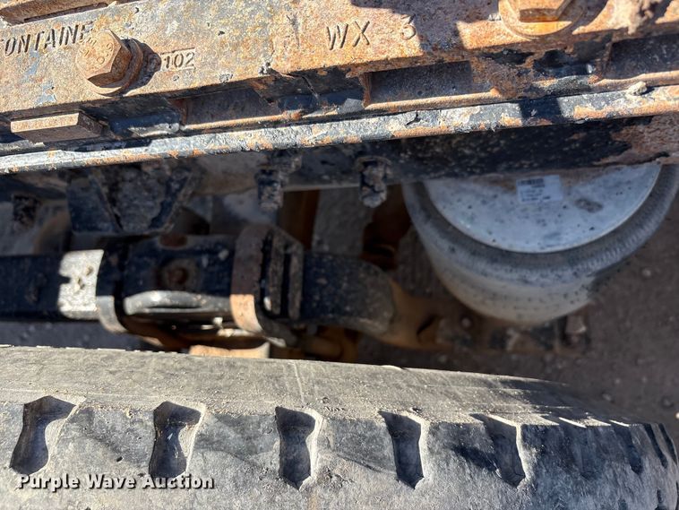 image for item EU4695 2003 Peterbilt 378 semi truck