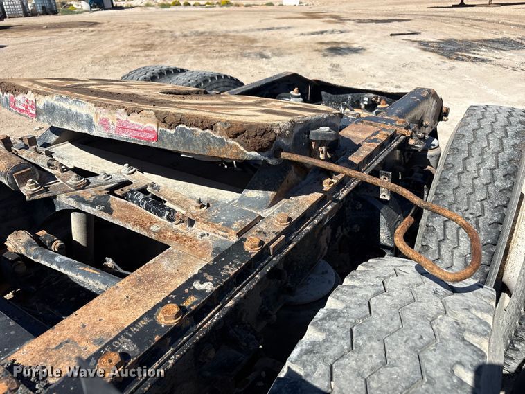 image for item EU4695 2003 Peterbilt 378 semi truck