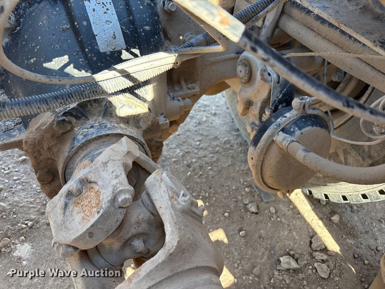 image for item EU4695 2003 Peterbilt 378 semi truck