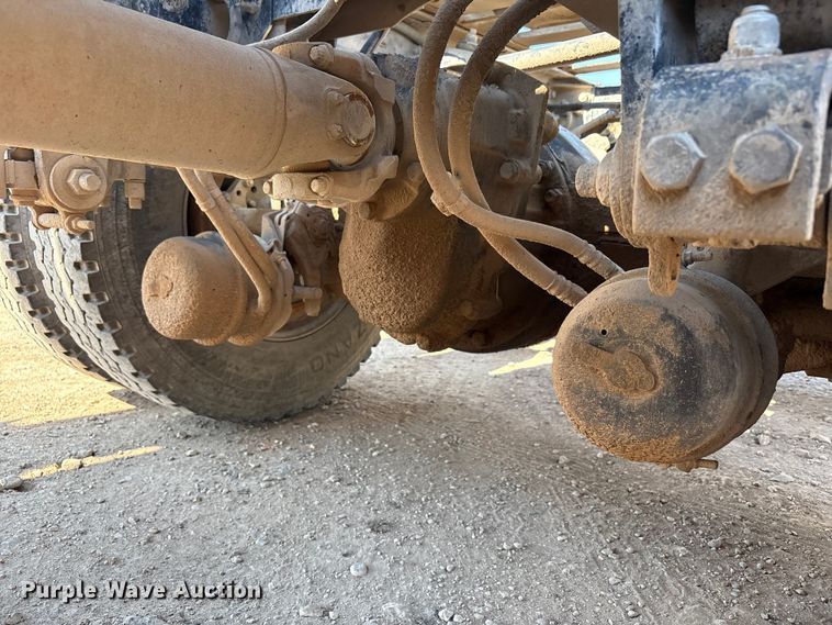 image for item EU4695 2003 Peterbilt 378 semi truck