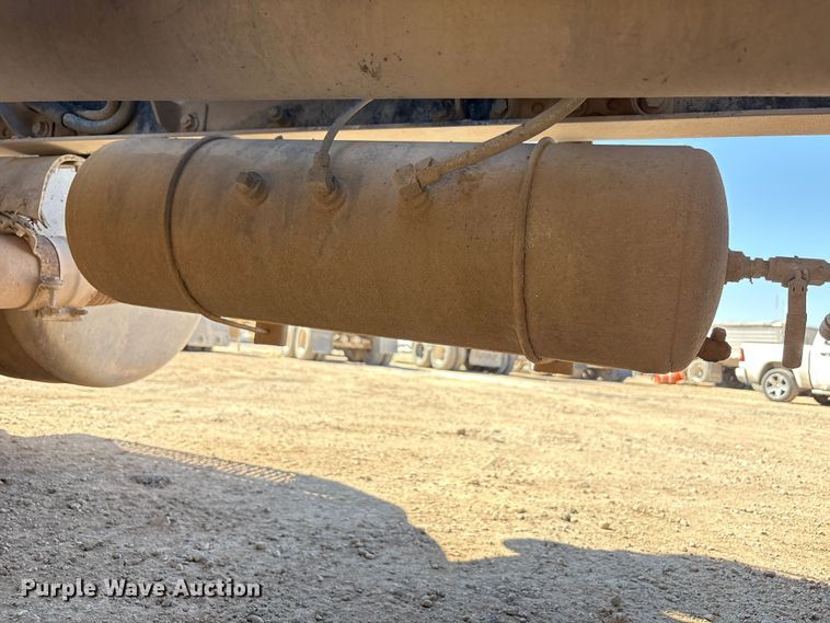 image for item EU4695 2003 Peterbilt 378 semi truck