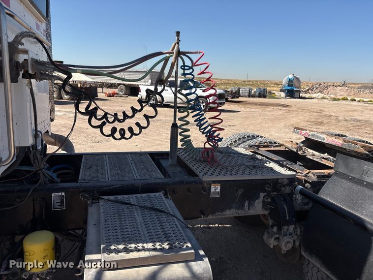 image for item EU4695 2003 Peterbilt 378 semi truck