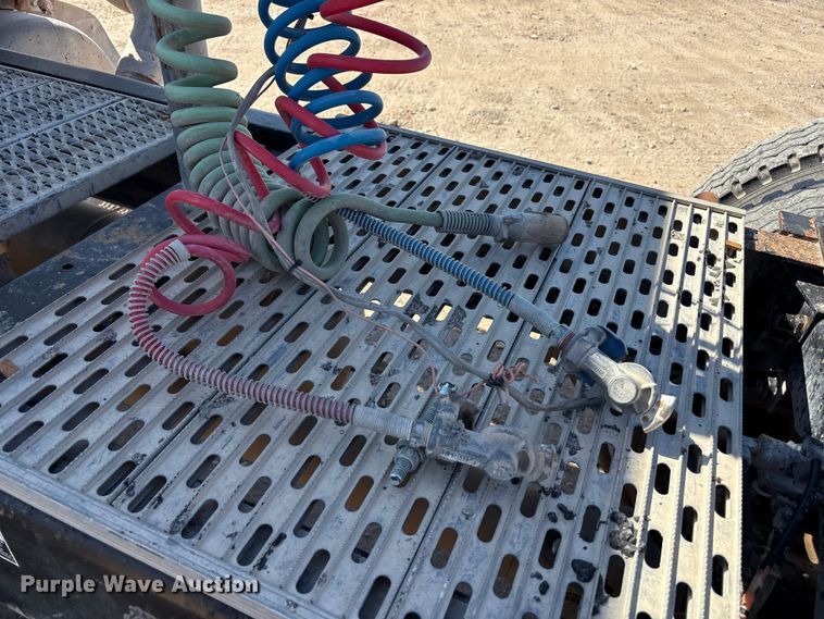 image for item EU4695 2003 Peterbilt 378 semi truck