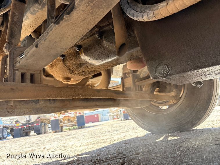 image for item EU4695 2003 Peterbilt 378 semi truck