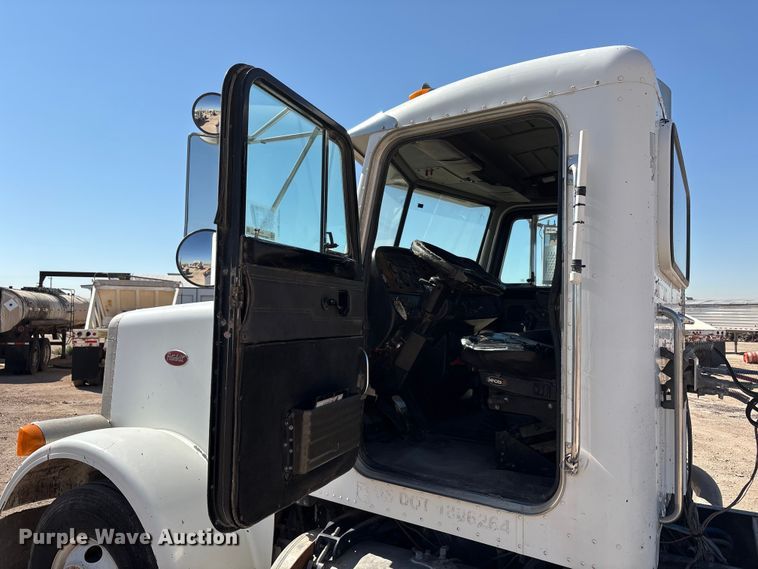 image for item EU4695 2003 Peterbilt 378 semi truck