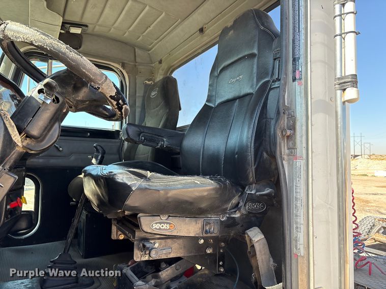 image for item EU4695 2003 Peterbilt 378 semi truck