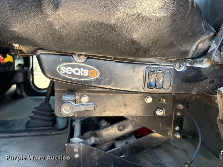 image for item EU4695 2003 Peterbilt 378 semi truck