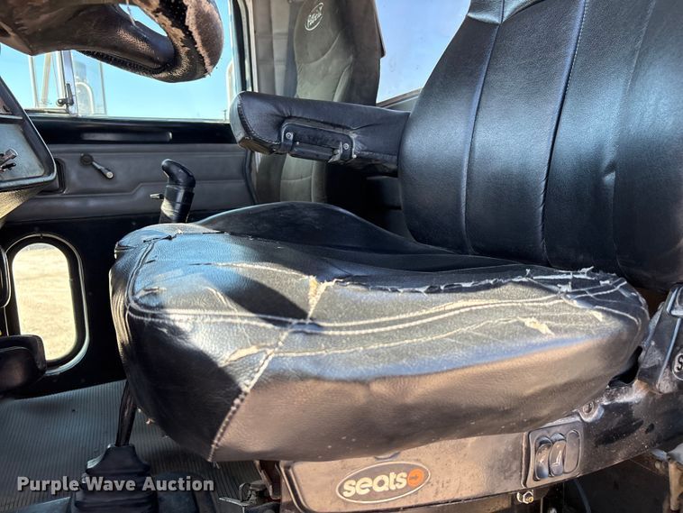 image for item EU4695 2003 Peterbilt 378 semi truck