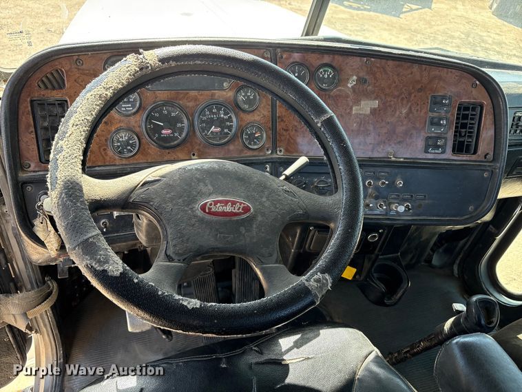 image for item EU4695 2003 Peterbilt 378 semi truck