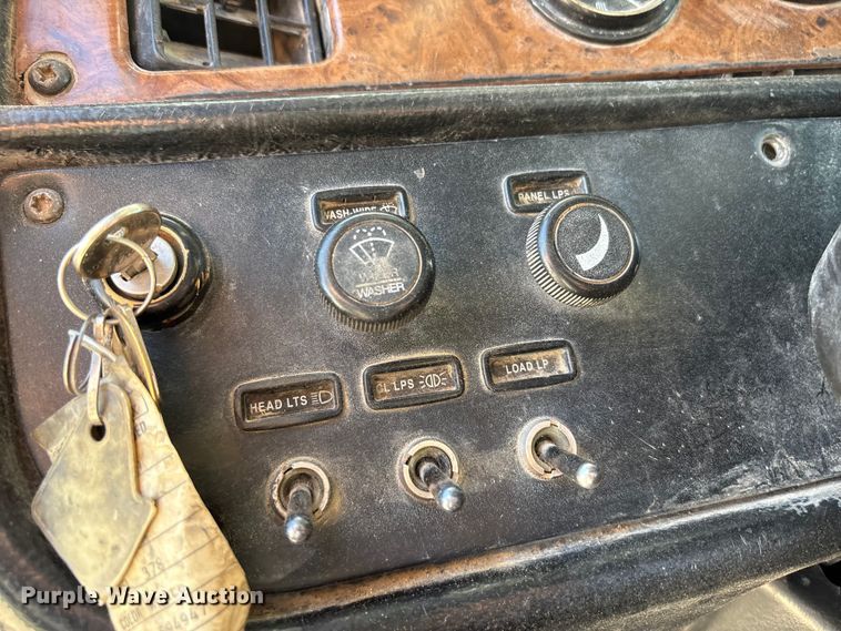 image for item EU4695 2003 Peterbilt 378 semi truck