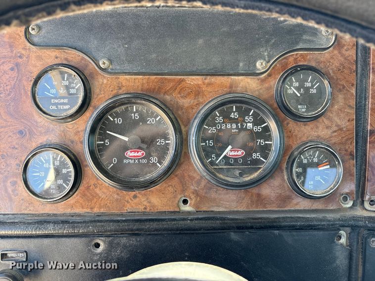 image for item EU4695 2003 Peterbilt 378 semi truck