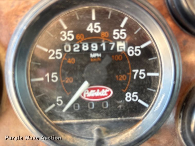 image for item EU4695 2003 Peterbilt 378 semi truck