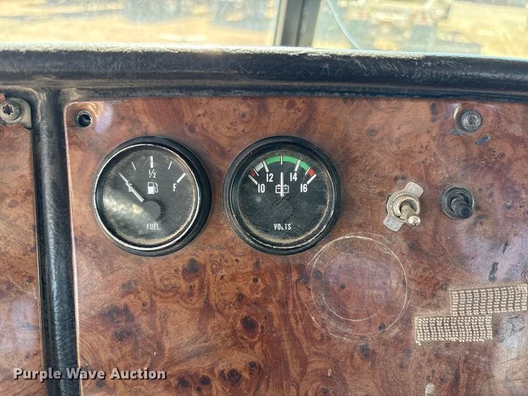 image for item EU4695 2003 Peterbilt 378 semi truck