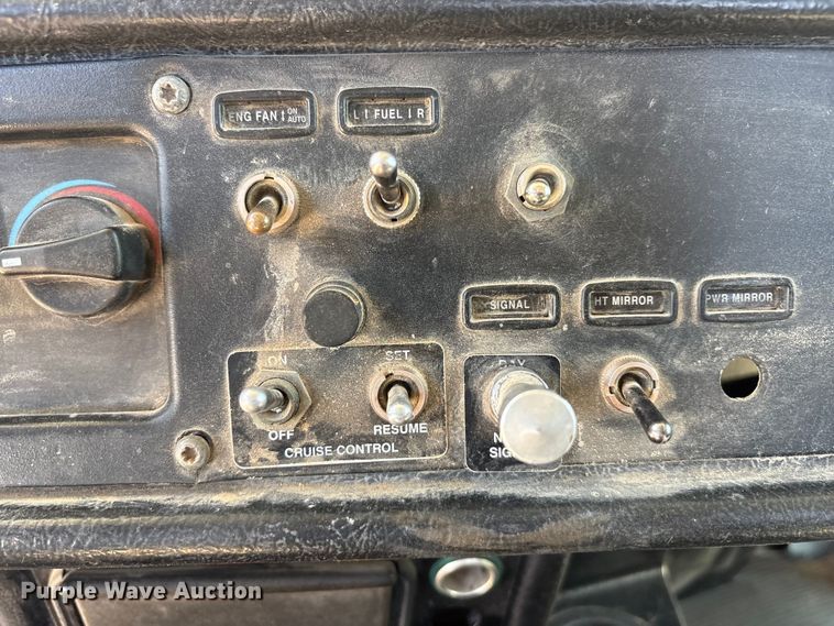 image for item EU4695 2003 Peterbilt 378 semi truck