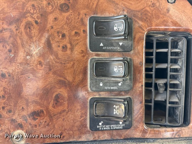 image for item EU4695 2003 Peterbilt 378 semi truck