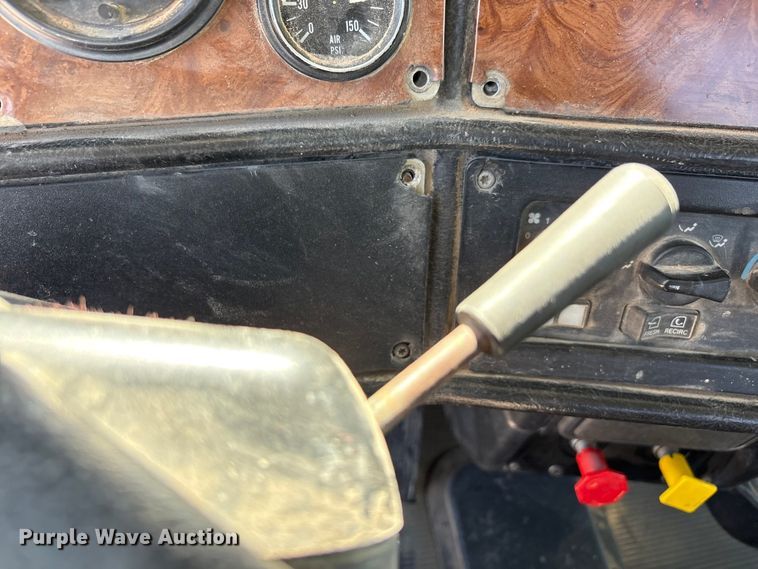 image for item EU4695 2003 Peterbilt 378 semi truck