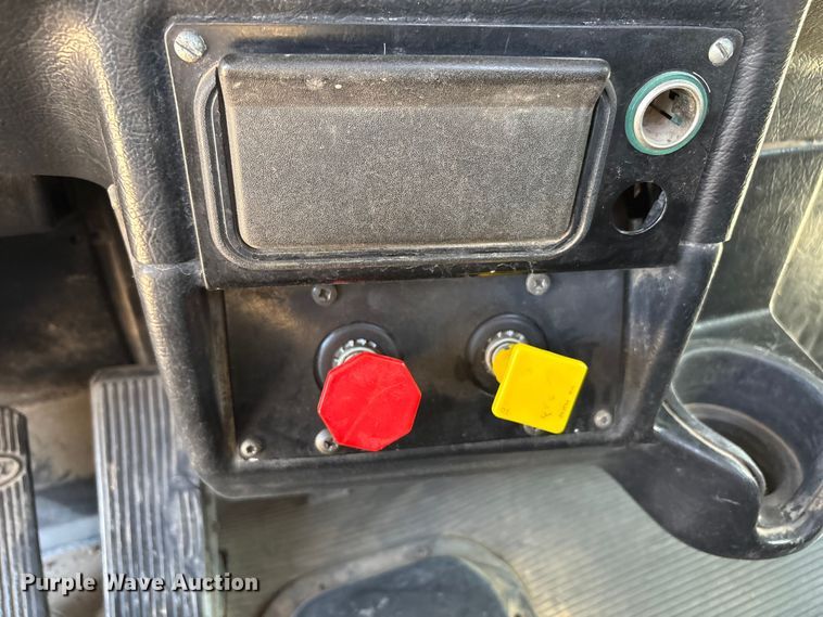 image for item EU4695 2003 Peterbilt 378 semi truck