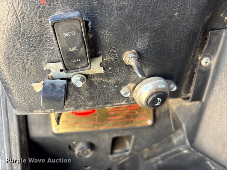 image for item EU4695 2003 Peterbilt 378 semi truck