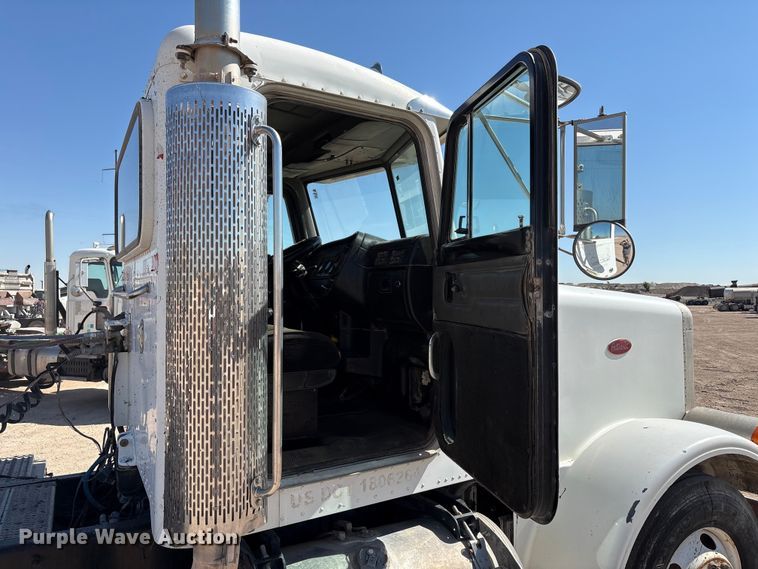 image for item EU4695 2003 Peterbilt 378 semi truck