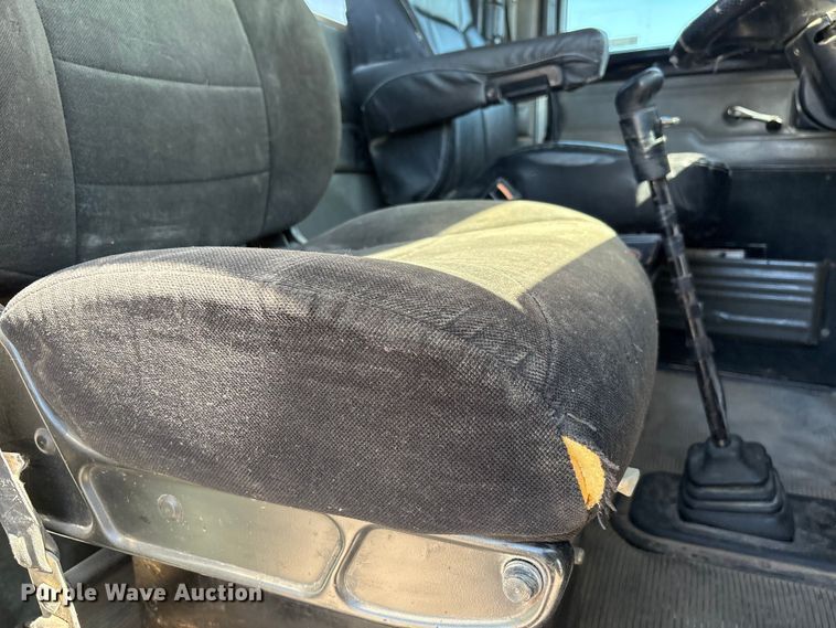 image for item EU4695 2003 Peterbilt 378 semi truck