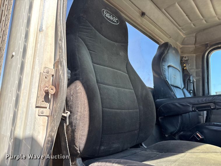 image for item EU4695 2003 Peterbilt 378 semi truck
