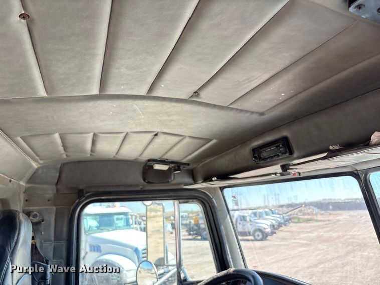 image for item EU4695 2003 Peterbilt 378 semi truck