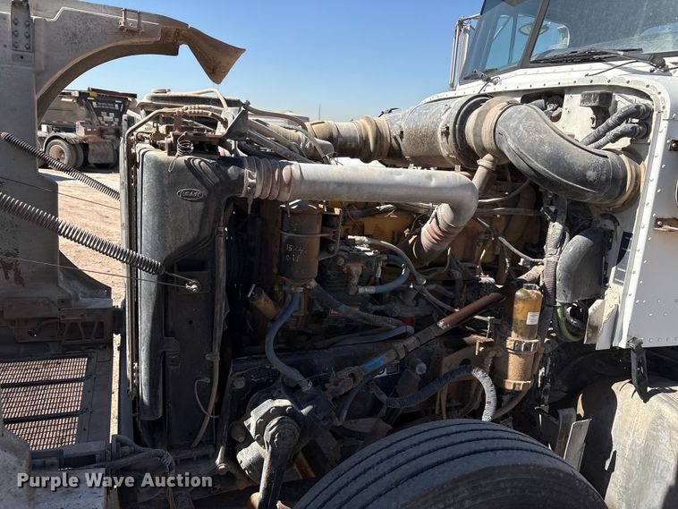 image for item EU4695 2003 Peterbilt 378 semi truck