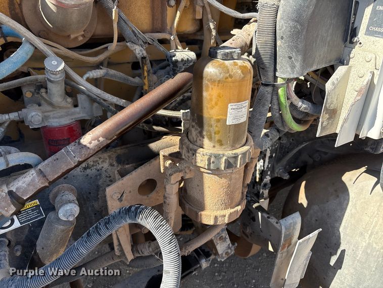 image for item EU4695 2003 Peterbilt 378 semi truck