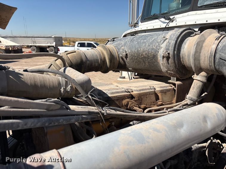 image for item EU4695 2003 Peterbilt 378 semi truck