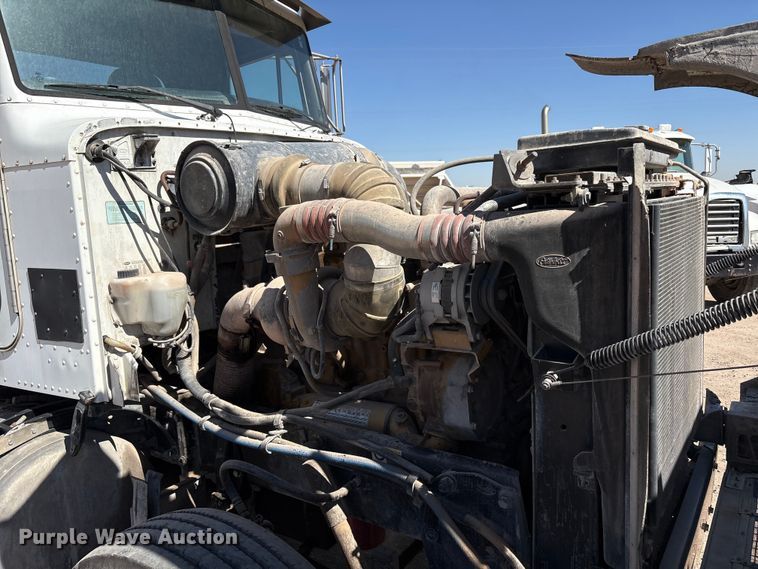 image for item EU4695 2003 Peterbilt 378 semi truck