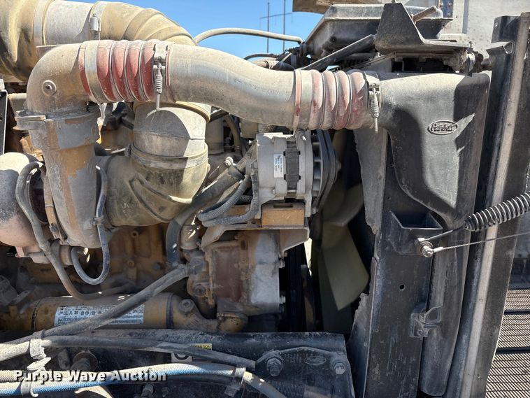 image for item EU4695 2003 Peterbilt 378 semi truck