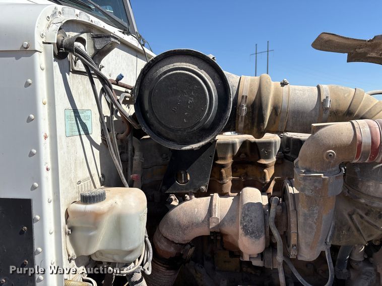 image for item EU4695 2003 Peterbilt 378 semi truck