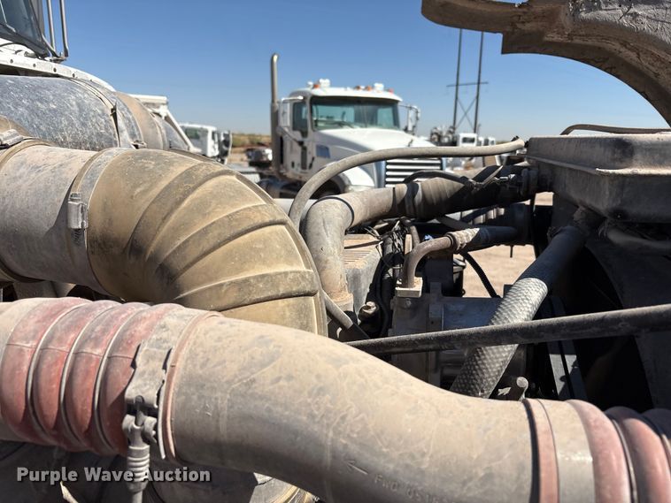 image for item EU4695 2003 Peterbilt 378 semi truck