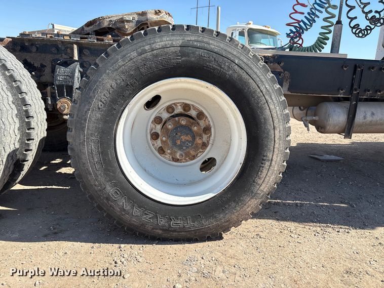 image for item EU4695 2003 Peterbilt 378 semi truck