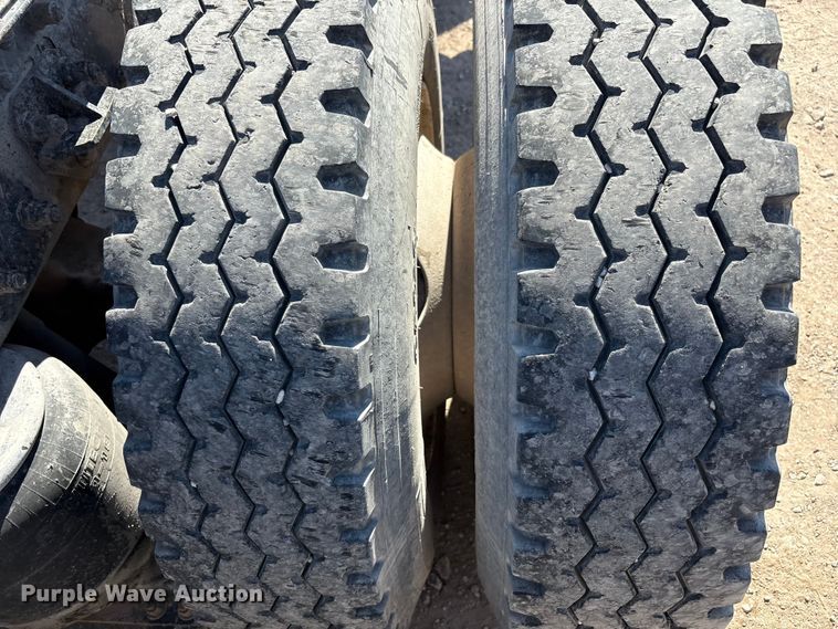 image for item EU4695 2003 Peterbilt 378 semi truck