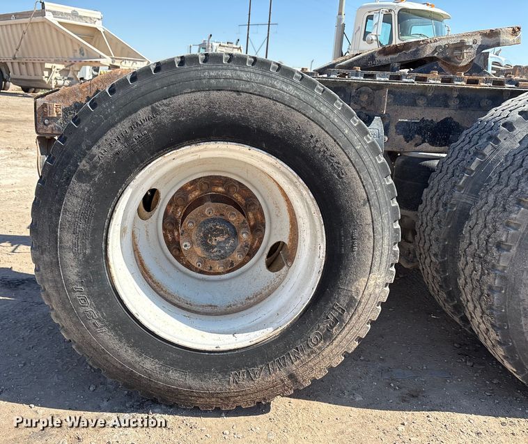 image for item EU4695 2003 Peterbilt 378 semi truck