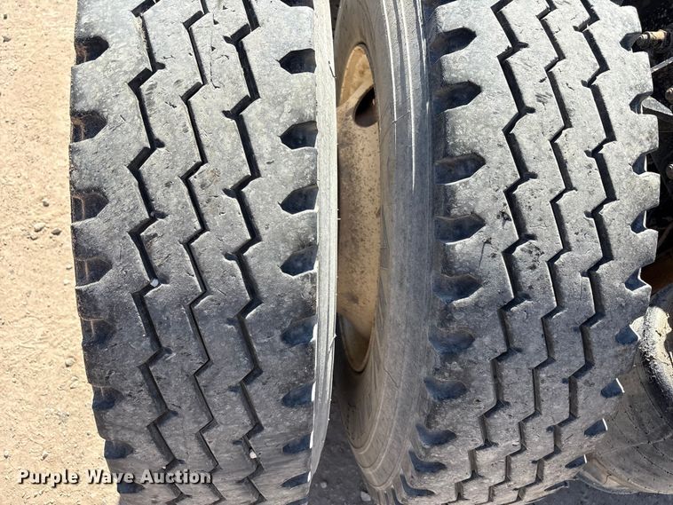 image for item EU4695 2003 Peterbilt 378 semi truck