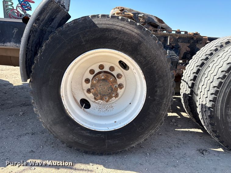 image for item EU4695 2003 Peterbilt 378 semi truck