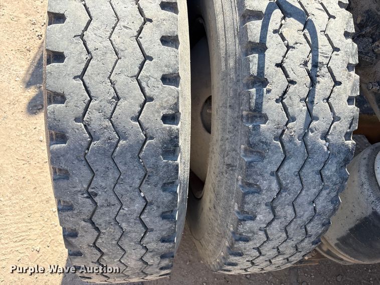 image for item EU4695 2003 Peterbilt 378 semi truck