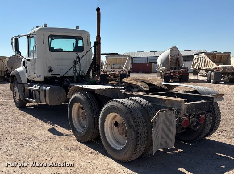 image for item EU4696 2013 Mack GU713 semi truck