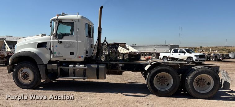 image for item EU4696 2013 Mack GU713 semi truck