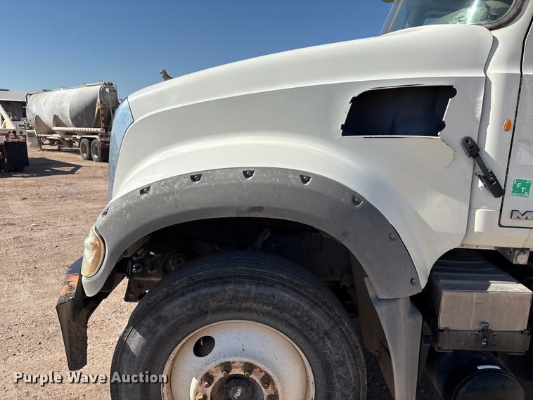 image for item EU4696 2013 Mack GU713 semi truck