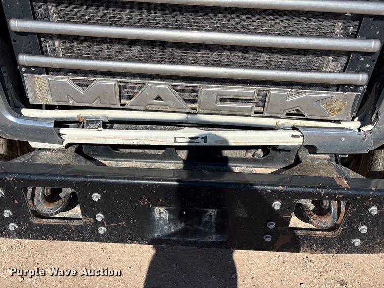 image for item EU4696 2013 Mack GU713 semi truck