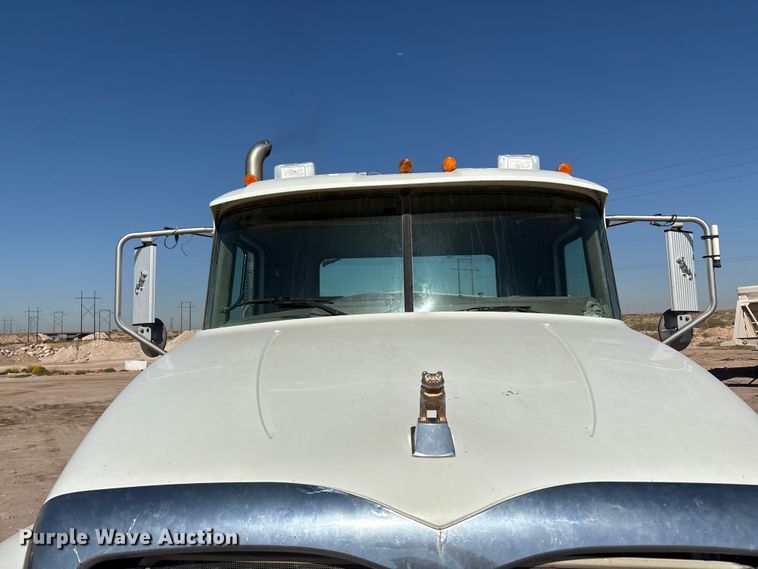 image for item EU4696 2013 Mack GU713 semi truck