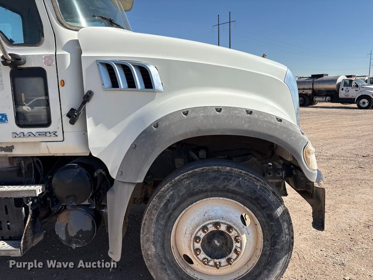 image for item EU4696 2013 Mack GU713 semi truck