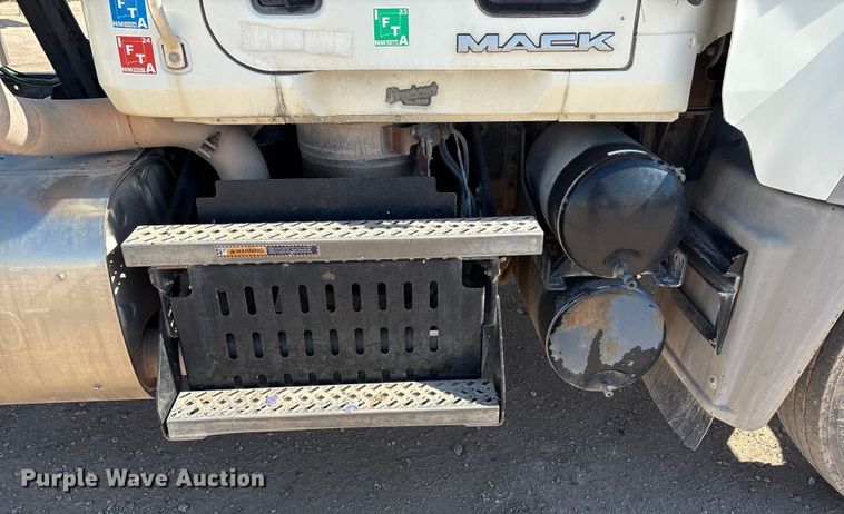 image for item EU4696 2013 Mack GU713 semi truck