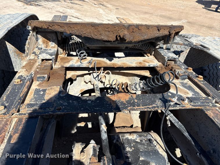 image for item EU4696 2013 Mack GU713 semi truck