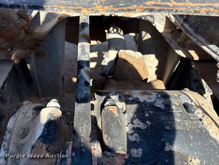 image for item EU4696 2013 Mack GU713 semi truck