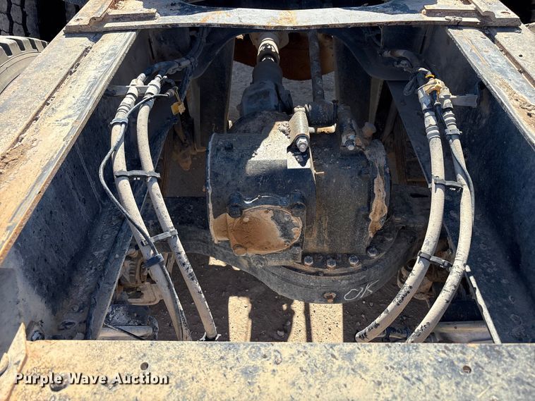 image for item EU4696 2013 Mack GU713 semi truck