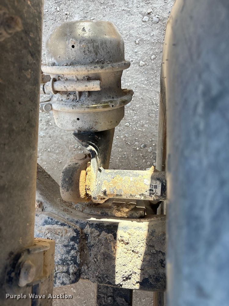 image for item EU4696 2013 Mack GU713 semi truck